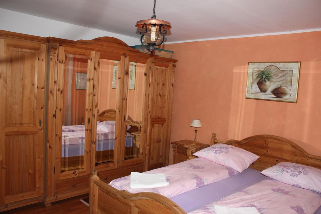 Pensiunea Casa Noastra Baia de Fier Εξωτερικό φωτογραφία